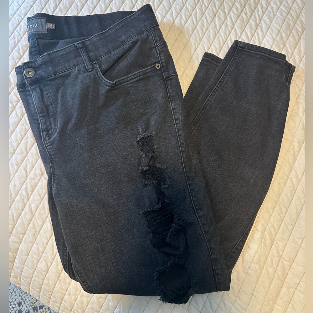 Torrid Bombshell Skinny Black distressed denim